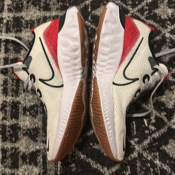 Nike Renews university red, white, & black - Picture 3 of 5